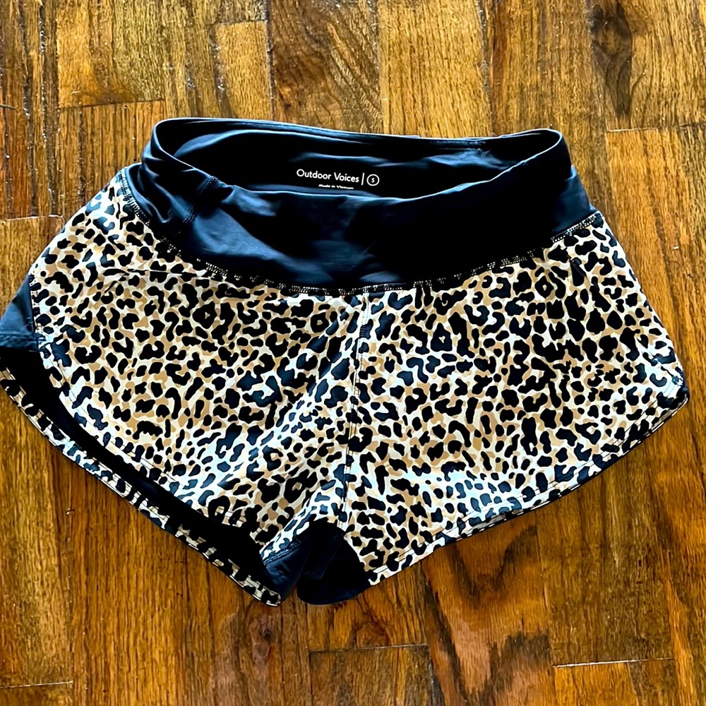 Outdoor Voices 2.5” Hudson Shorts | Size S